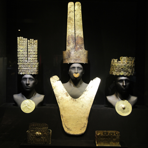 The discovery of the funerary complex of the Lord of Sipan is sometimes likened to that of the discovery of KingTut's tomb - though more in line with the incredible contents rather than a curse!