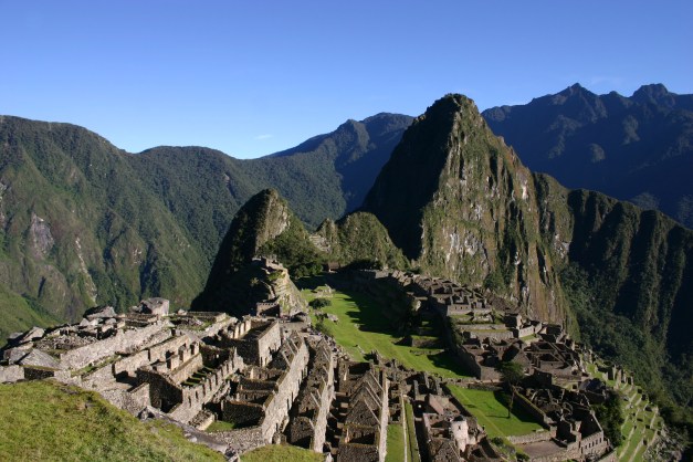 Machu_Picchu_early_morning