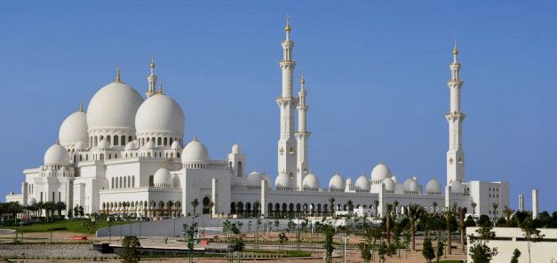 Most consider Dubai to be the capital of the UAE, the truth is though that the Capital is Abu Dhabi