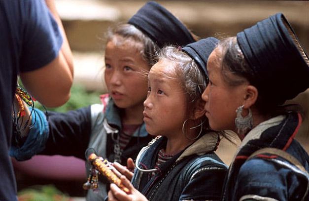 Black Dao girls in the markets of Sapa