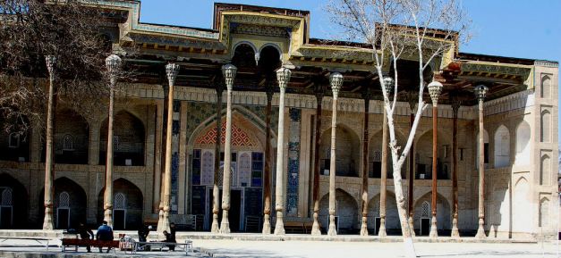 Bolo Khauz Mosque with beautiful ayvan in traditional style