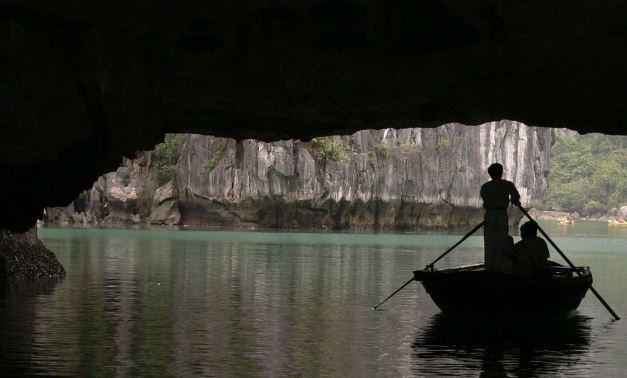 Me Cung Grotto, Halong Bay