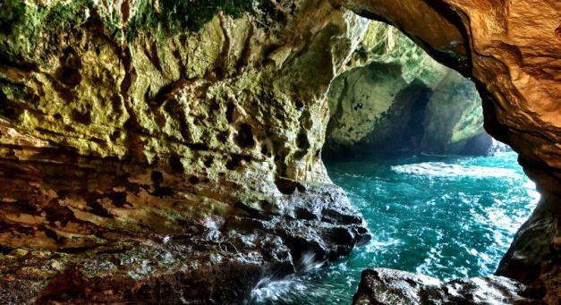 The Rosh Hanikra Grottoes are accesable via Cable Car